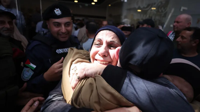 Palestinians celebrate return of prisoners freed by Israel